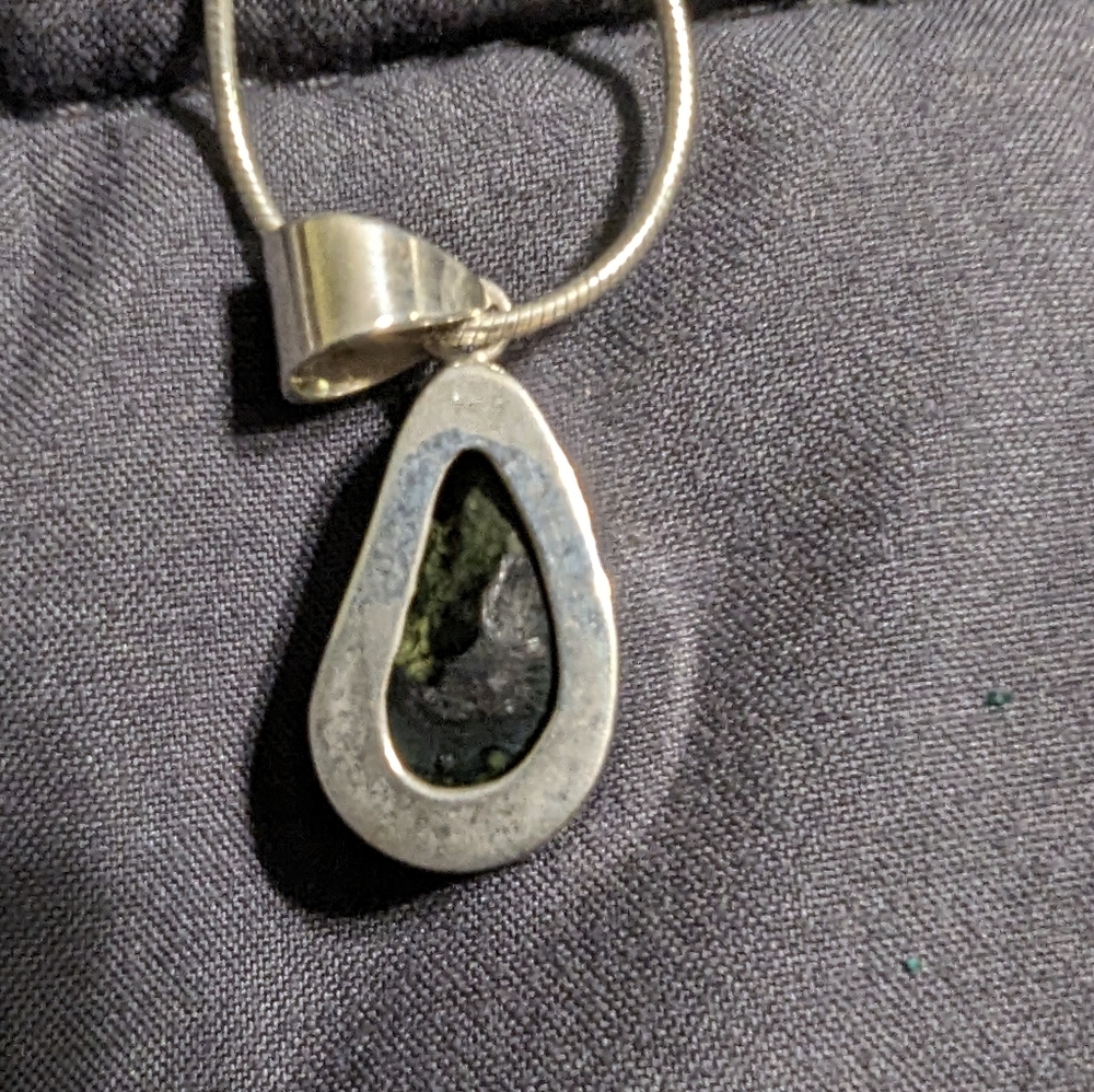 DRUZY AGATE Geode pendant encased in .925 Sterling Silver with 2 silver chains - Picture 10 of 10